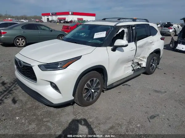 5TDGZRBH8MS140196 2021 TOYOTA HIGHLANDER - Image 2