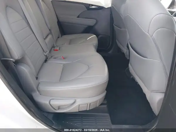 5TDGZRBH8MS140196 2021 TOYOTA HIGHLANDER - Image 8