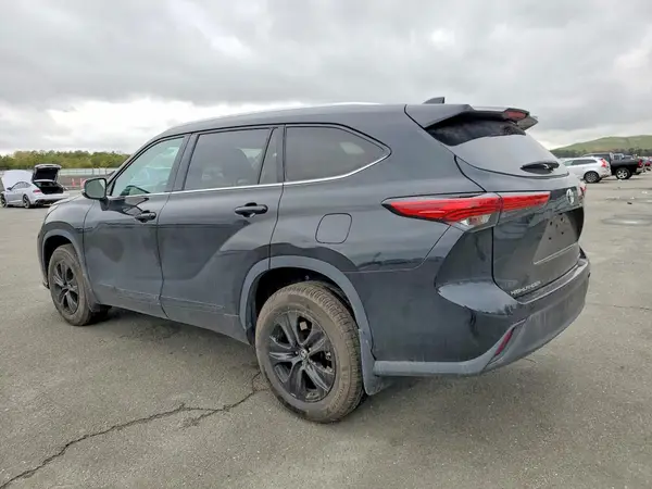 5TDGZRBH8MS143535 2021 TOYOTA HIGHLANDER - Image 2