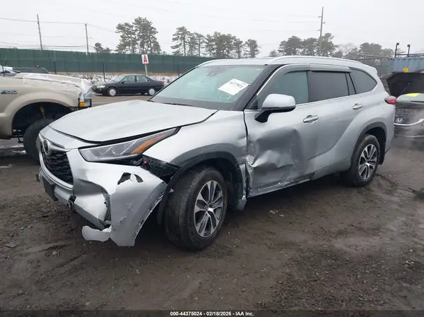 5TDGZRBH8MS149948 2021 TOYOTA HIGHLANDER - Image 2