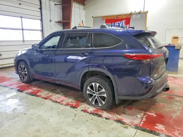 5TDGZRBH8MS155460 2021 TOYOTA HIGHLANDER - Image 2