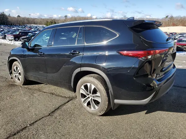 5TDGZRBH8MS160528 2021 TOYOTA HIGHLANDER - Image 2