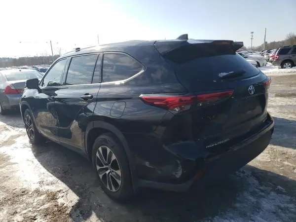 5TDGZRBH8MS531591 2021 TOYOTA HIGHLANDER - Image 2