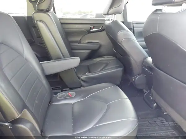 5TDGZRBH8MS534149 2021 TOYOTA HIGHLANDER - Image 8