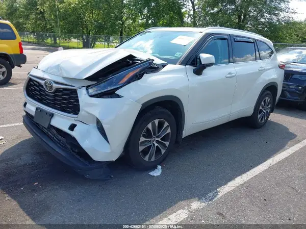 5TDGZRBH8MS539674 2021 TOYOTA HIGHLANDER - Image 2