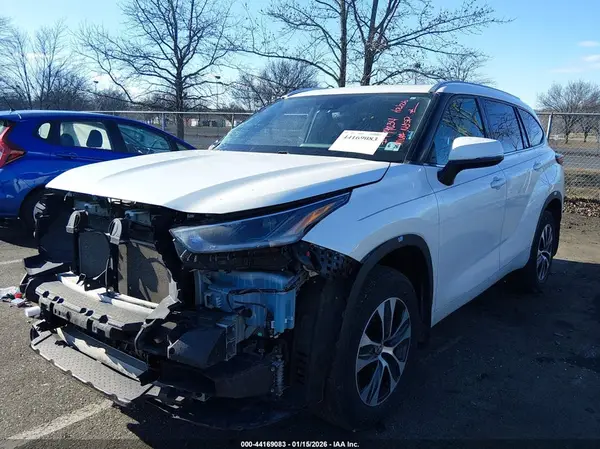5TDGZRBH8MS543384 2021 TOYOTA HIGHLANDER - Image 2