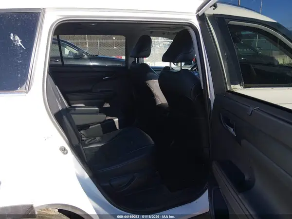 5TDGZRBH8MS543384 2021 TOYOTA HIGHLANDER - Image 8