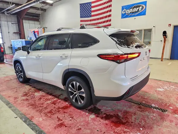 5TDGZRBH8MS546396 2021 TOYOTA HIGHLANDER - Image 2