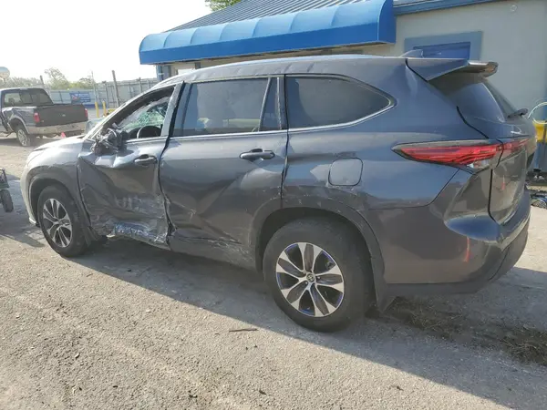 5TDGZRBH8MS548567 2021 TOYOTA HIGHLANDER - Image 2