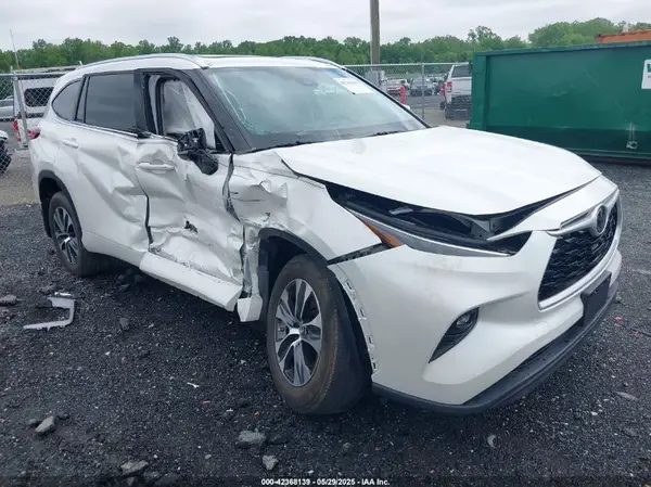 5TDGZRBH8MS551095 2021 TOYOTA HIGHLANDER - Image 1
