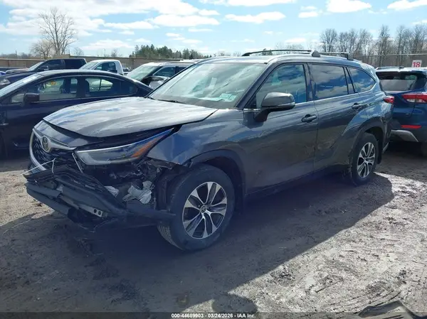 5TDGZRBH8MS557270 2021 TOYOTA HIGHLANDER - Image 2