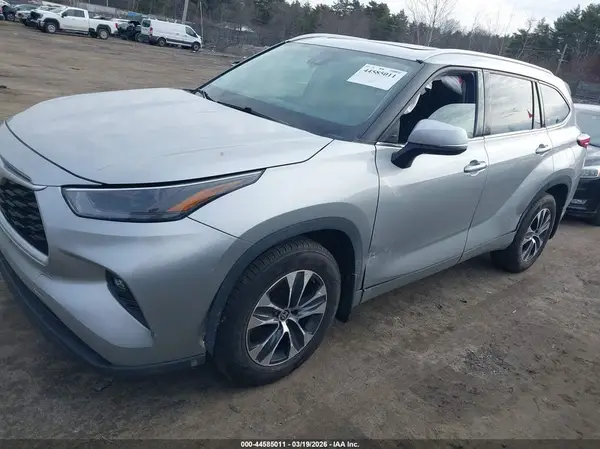 5TDGZRBH8NS163592 2022 TOYOTA HIGHLANDER - Image 2