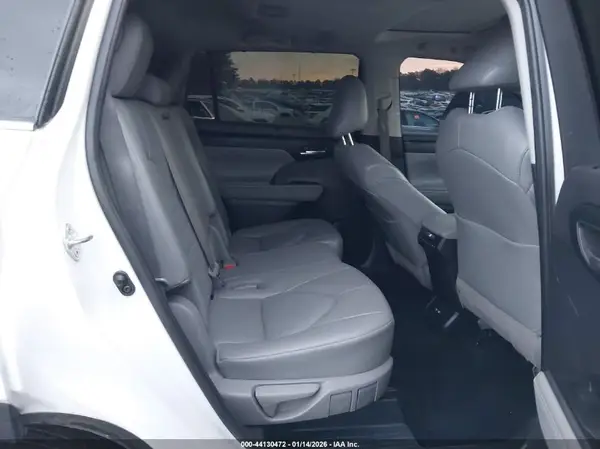 5TDGZRBH8NS166797 2022 TOYOTA HIGHLANDER - Image 8