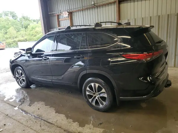 5TDGZRBH8NS178271 2022 TOYOTA HIGHLANDER - Image 2
