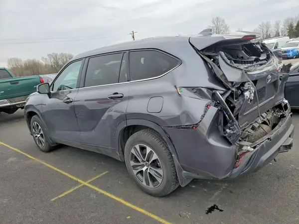 5TDGZRBH8NS180456 2022 TOYOTA HIGHLANDER - Image 2