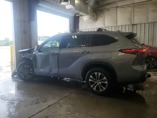 5TDGZRBH8NS181686 2022 TOYOTA HIGHLANDER - Image 2