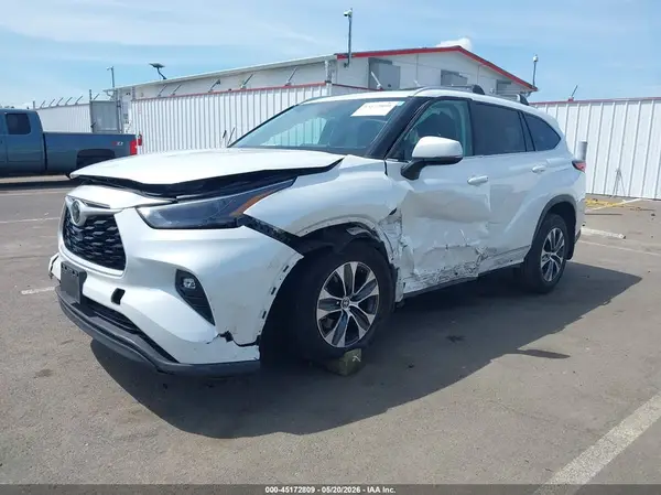 5TDGZRBH8NS192915 2022 TOYOTA HIGHLANDER - Image 2