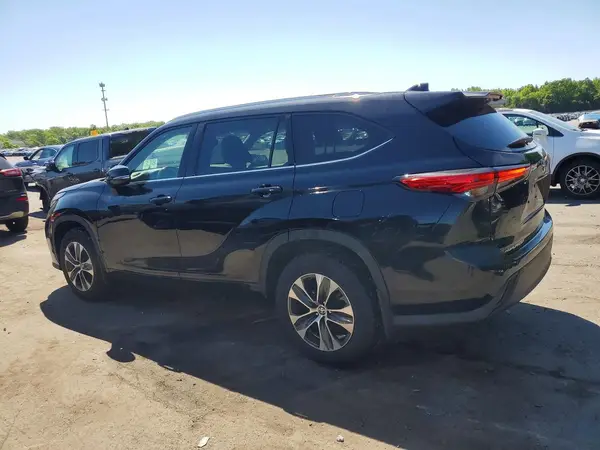 5TDGZRBH8NS204027 2022 TOYOTA HIGHLANDER - Image 2