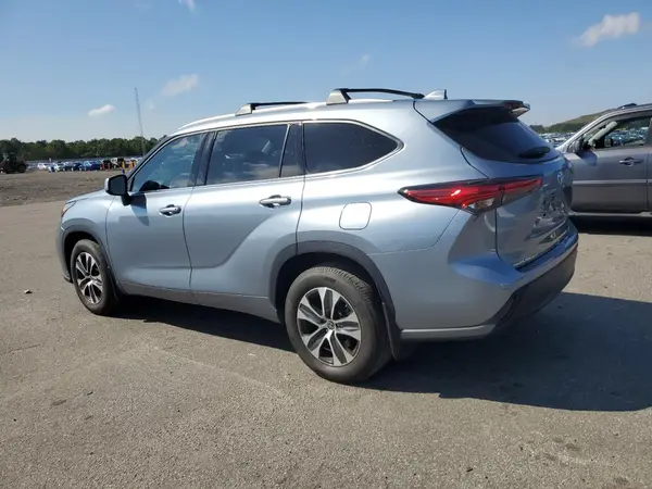 5TDGZRBH8NS205906 2022 TOYOTA HIGHLANDER - Image 2