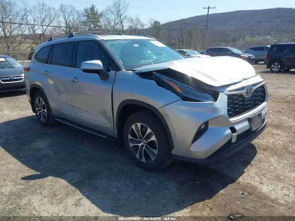 5TDGZRBH8NS209065 2022 TOYOTA HIGHLANDER - Image 1