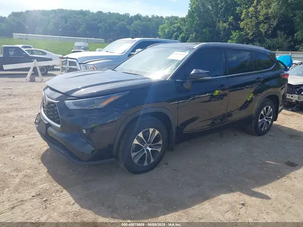 5TDGZRBH8NS215335 2022 TOYOTA HIGHLANDER - Image 2