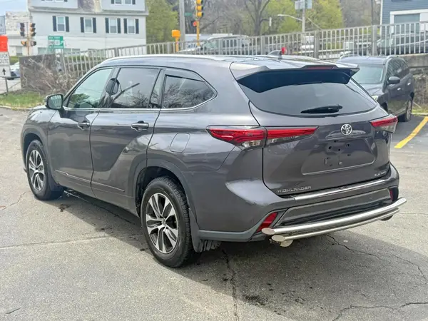 5TDGZRBH8NS220745 2022 TOYOTA HIGHLANDER - Image 2