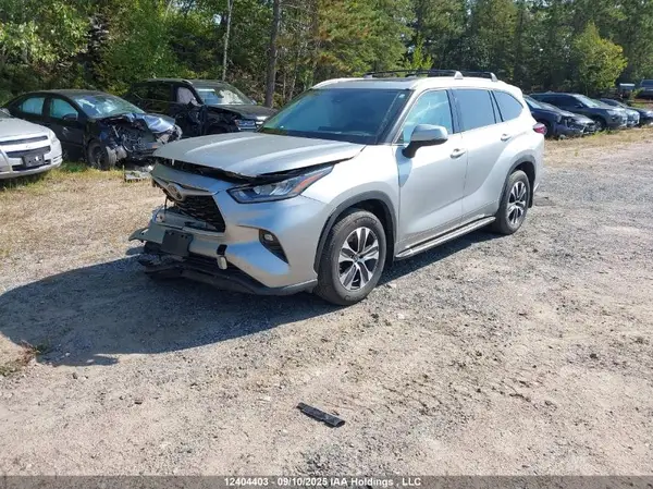 5TDGZRBH8NS224326 2022 TOYOTA HIGHLANDER - Image 2