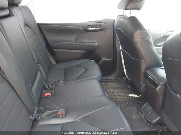 5TDGZRBH8NS224326 2022 TOYOTA HIGHLANDER - Image 8