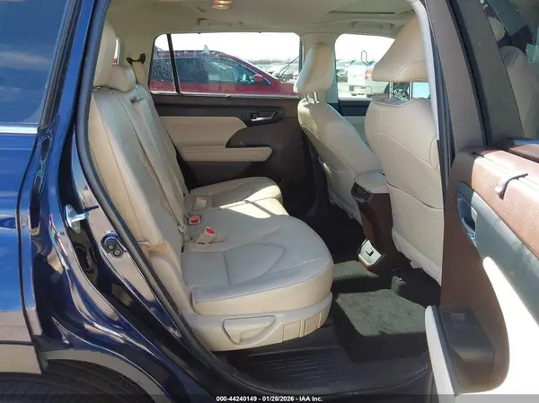 5TDGZRBH8NS229560 2022 TOYOTA HIGHLANDER - Image 8