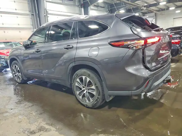 5TDGZRBH8NS230000 2022 TOYOTA HIGHLANDER - Image 2