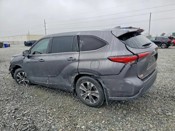 5TDGZRBH8NS232961 2022 TOYOTA HIGHLANDER - Image 2