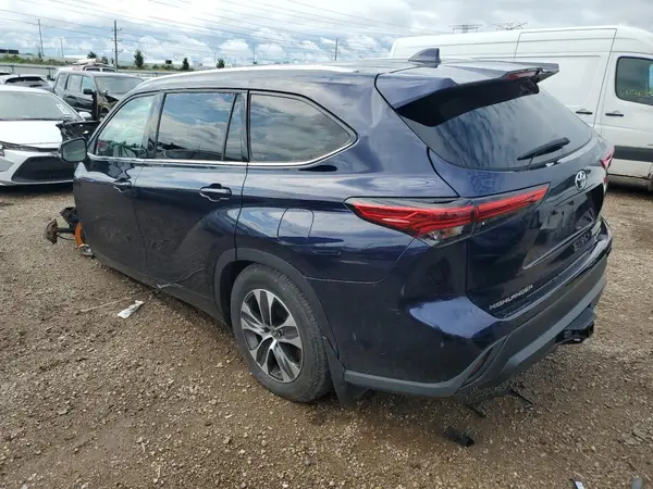 5TDGZRBH8NS236833 2022 TOYOTA HIGHLANDER - Image 2