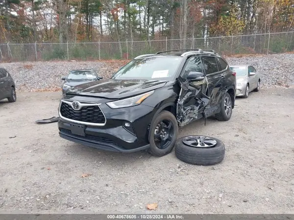 5TDGZRBH8NS237173 2022 TOYOTA HIGHLANDER - Image 2