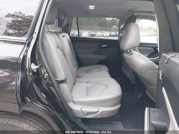 5TDGZRBH8NS237173 2022 TOYOTA HIGHLANDER - Image 8