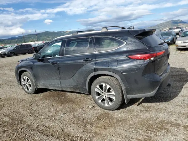 5TDGZRBH8NS240977 2022 TOYOTA HIGHLANDER - Image 2