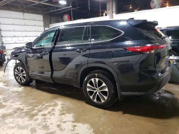 5TDGZRBH8NS241935 2022 TOYOTA HIGHLANDER - Image 2