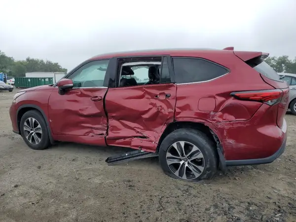 5TDGZRBH8NS245421 2022 TOYOTA HIGHLANDER - Image 2