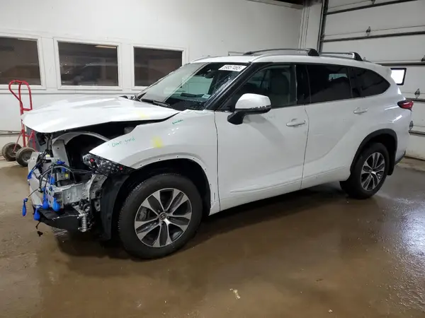 5TDGZRBH8NS246018 2022 TOYOTA HIGHLANDER - Image 1