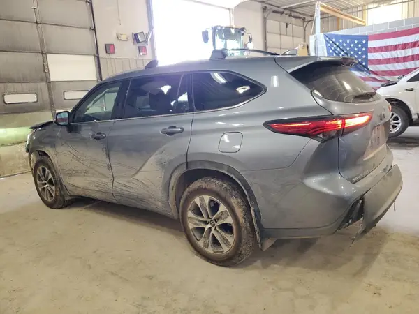 5TDGZRBH8NS246875 2022 TOYOTA HIGHLANDER - Image 2
