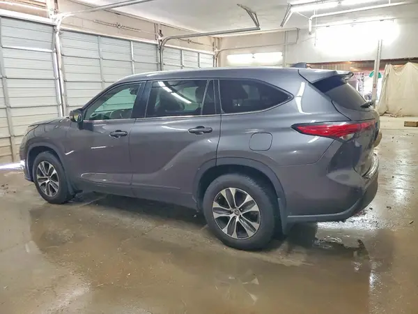 5TDGZRBH8NS565466 2022 TOYOTA HIGHLANDER - Image 2