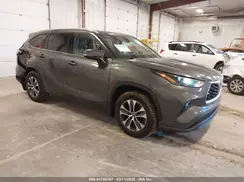 5TDGZRBH8NS576211 2022 TOYOTA HIGHLANDER