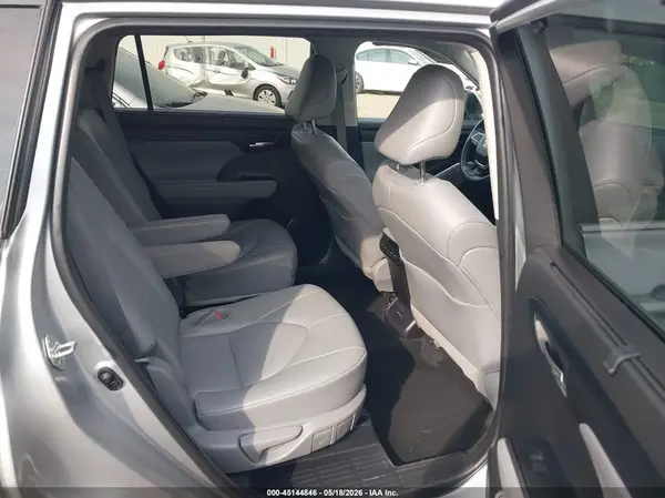 5TDGZRBH8NS579920 2022 TOYOTA HIGHLANDER - Image 8