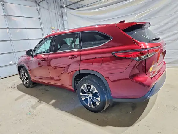 5TDGZRBH8NS580470 2022 TOYOTA HIGHLANDER - Image 2