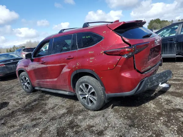 5TDGZRBH8NS582154 2022 TOYOTA HIGHLANDER - Image 2