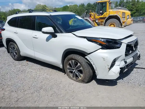 5TDGZRBH8NS590836 2022 TOYOTA HIGHLANDER - Image 1