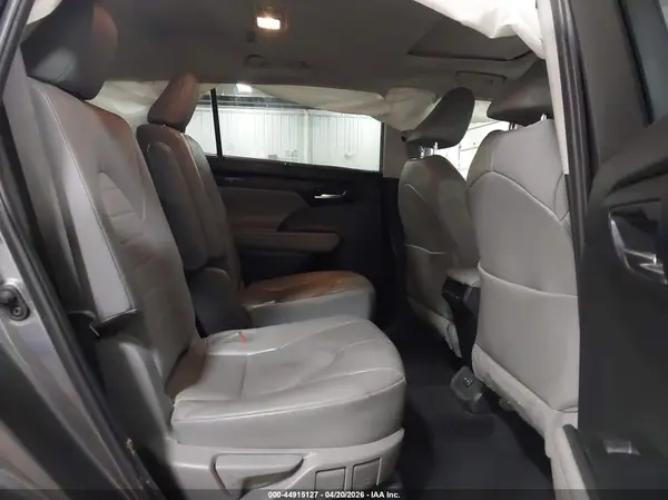 5TDGZRBH8NS596782 2022 TOYOTA HIGHLANDER - Image 8