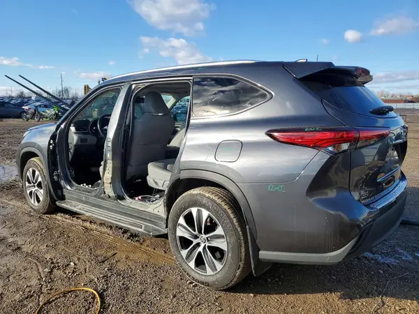 5TDGZRBH9LS003928 2020 TOYOTA HIGHLANDER - Image 2