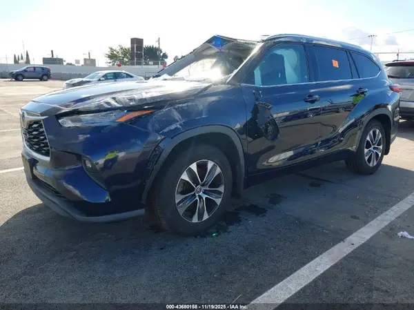 5TDGZRBH9LS013200 2020 TOYOTA HIGHLANDER - Image 2