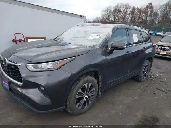 5TDGZRBH9LS015870 2020 TOYOTA HIGHLANDER - Image 2