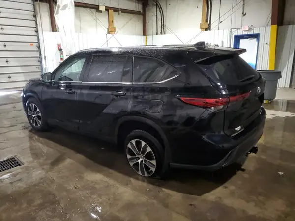 5TDGZRBH9LS038307 2020 TOYOTA HIGHLANDER - Image 2